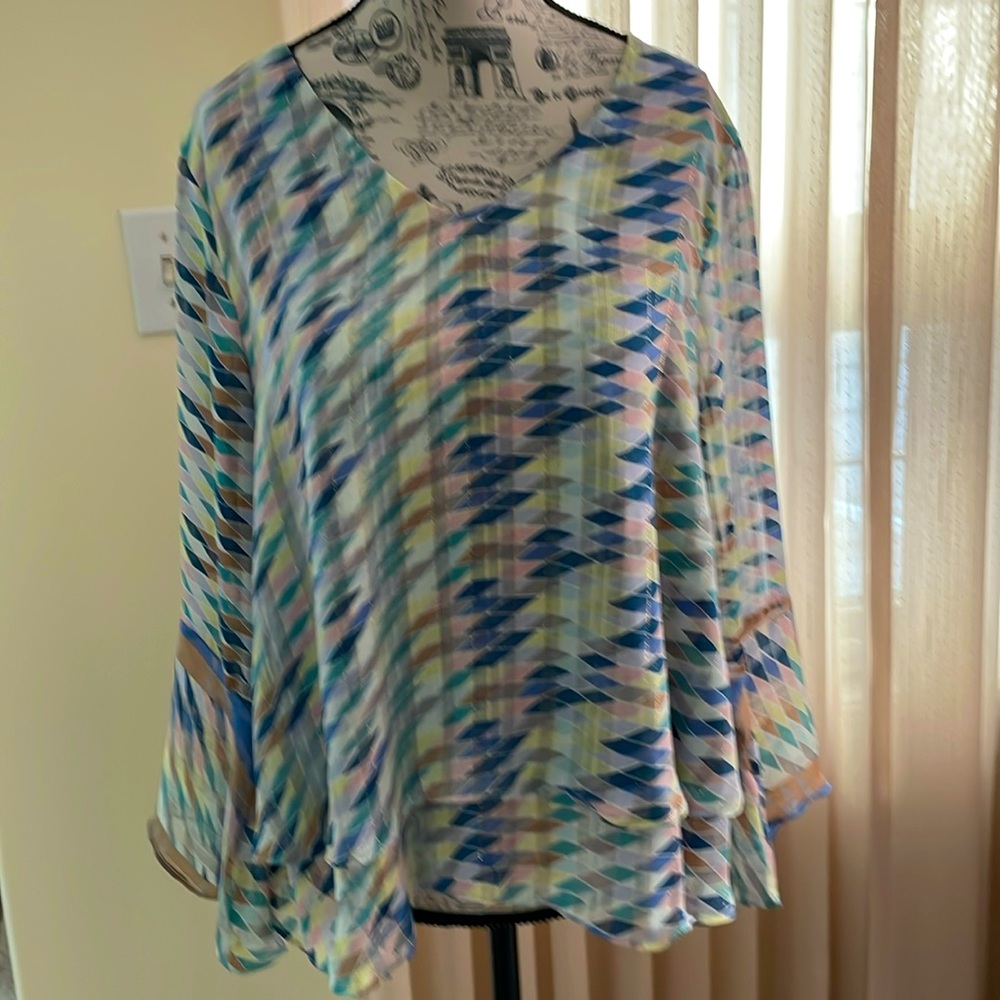 V neck. 3/4 sleeve. Soft sheer fabric with double layer front